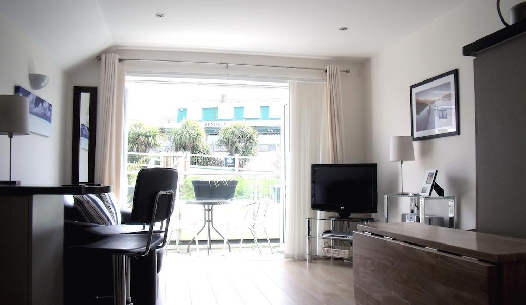 The Beach House & Porth Sands Apartments New Quay Chambre photo